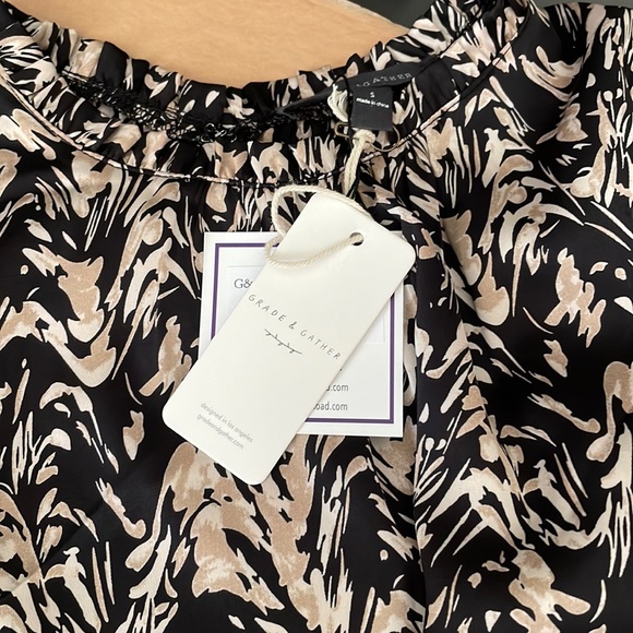 NWT Grade & Gather Satin Swirl Ruffle Tank Sleeveless Top Blouse Black - Picture 5 of 9